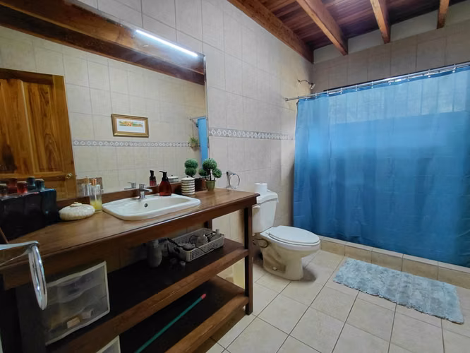 Hermosa casa estilo cabaña en amplio terreno – San Rafael de Heredia - Imagen 11