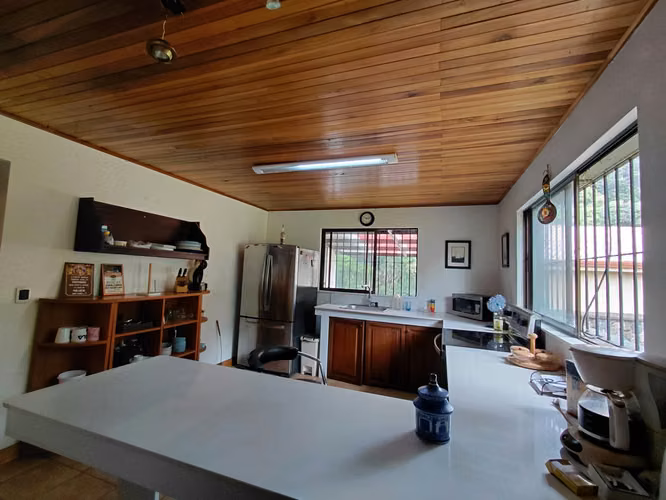 Hermosa casa estilo cabaña en amplio terreno – San Rafael de Heredia - Imagen 5