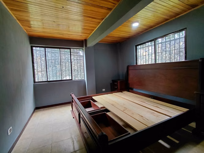Hermosa casa estilo cabaña en amplio terreno – San Rafael de Heredia - Imagen 18