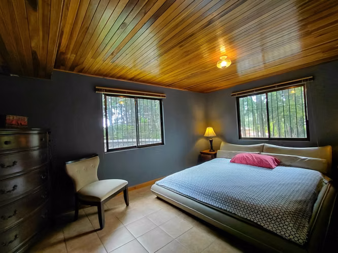 Hermosa casa estilo cabaña en amplio terreno – San Rafael de Heredia - Imagen 10