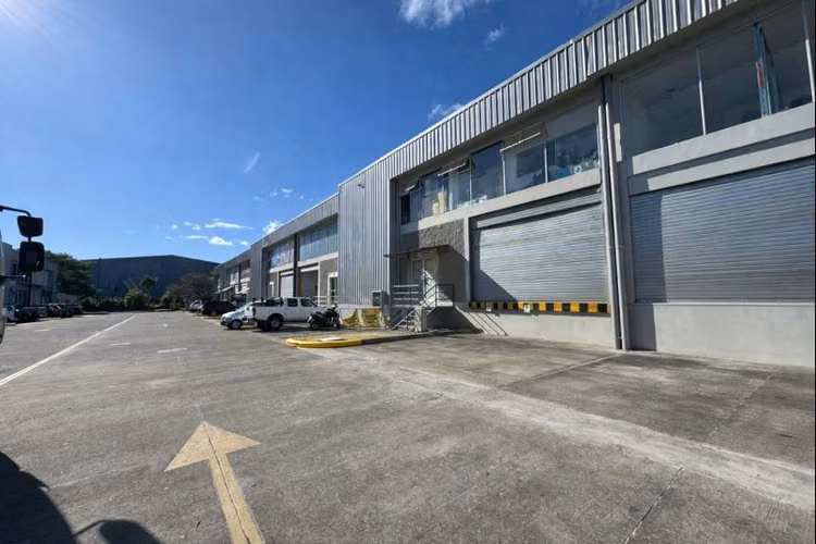 ALQUILER DE OFIBODEGA LINDORA