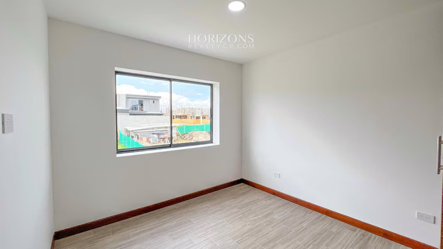 ¡Estrene Casa! 4 dormitorios uno en Planta Baja Condominio Distrito San Juan nja1125