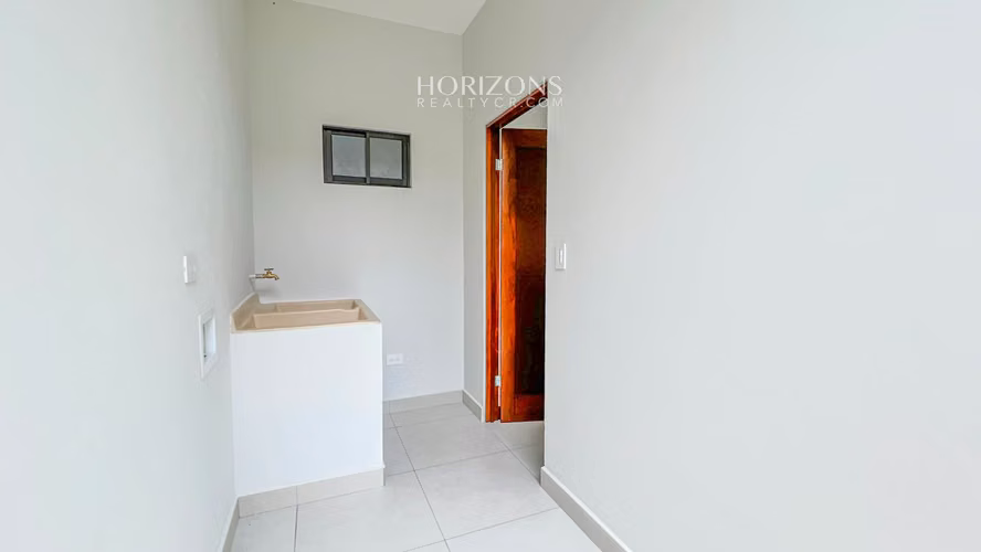 ¡Estrene Casa! 4 dormitorios uno en Planta Baja Condominio Distrito San Juan nja1125