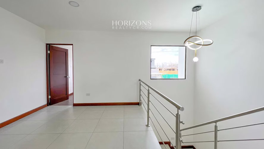¡Estrene Casa! 4 dormitorios uno en Planta Baja Condominio Distrito San Juan nja1125