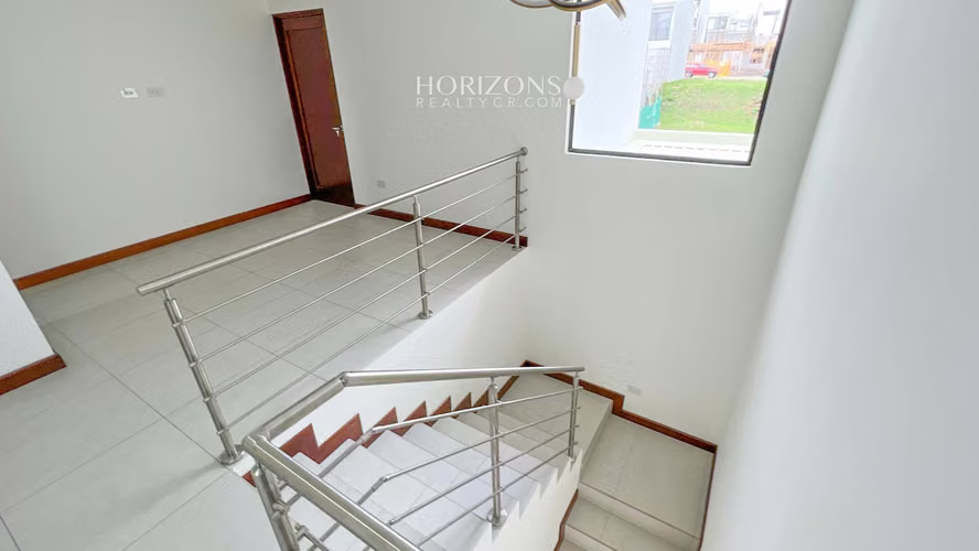 ¡Estrene Casa! 4 dormitorios uno en Planta Baja Condominio Distrito San Juan nja1125
