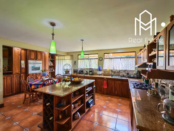 Casa En Venta En San Isidro De Heredia