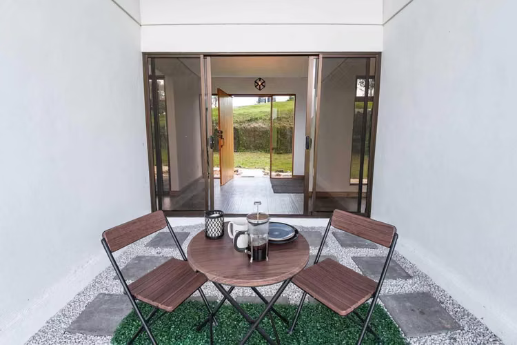 Venta de casa en lote de 10.000 m2 en Cascajal Coronado