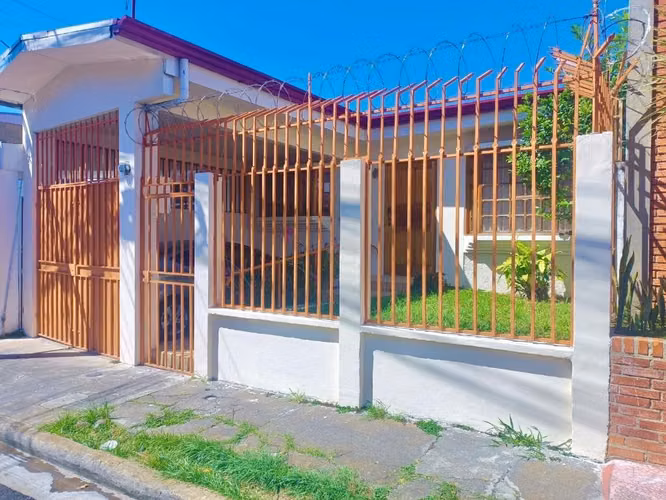 CASA EN VENTA EN TIBAS, SAN JUAN | 3 HAB, PATIO AMPLIO, BODEGA Y OPCION DE SEGUNDA PLANTA