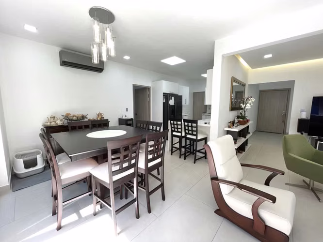 VENTA CASA DE UNA PLANTA, EN RESIDENCIAL, SANTA ANA