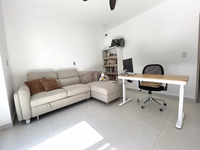 VENTA CASA DE UNA PLANTA, EN RESIDENCIAL, SANTA ANA