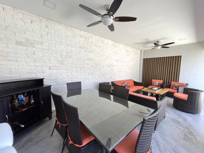 VENTA CASA DE UNA PLANTA, EN RESIDENCIAL, SANTA ANA