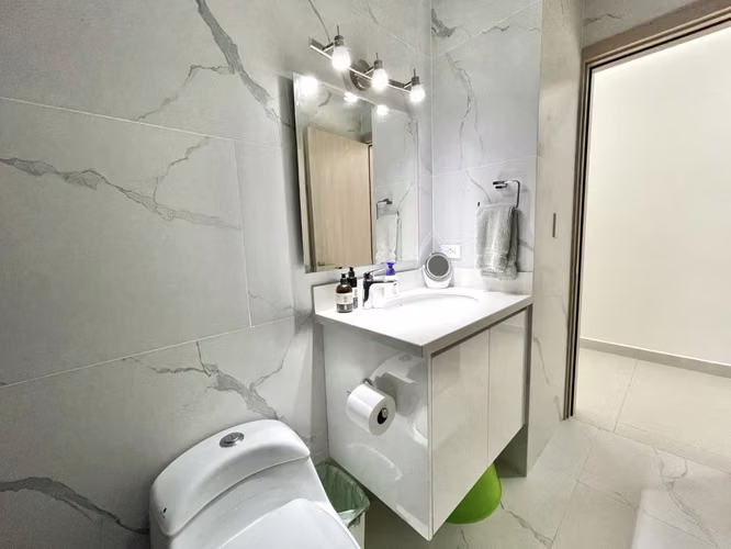VENTA CASA DE UNA PLANTA, EN RESIDENCIAL, SANTA ANA