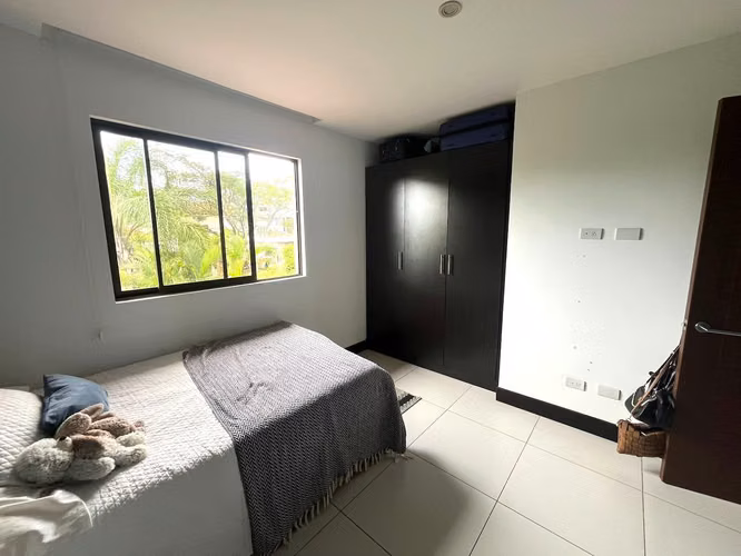 VENTA DE CASA ESQUINERA EN CONDOMINIO PARQUES DEL SOL - SANTA ANA