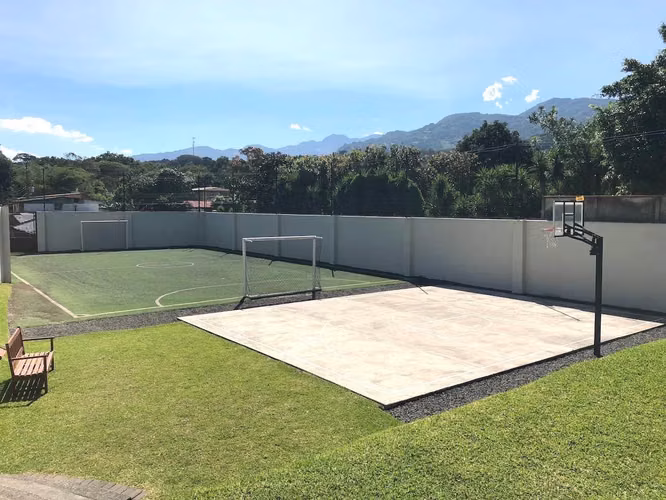 VENTA DE CASA ESQUINERA EN CONDOMINIO PARQUES DEL SOL - SANTA ANA