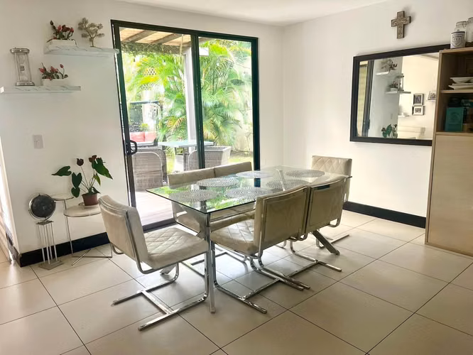 VENTA DE CASA ESQUINERA EN CONDOMINIO PARQUES DEL SOL - SANTA ANA