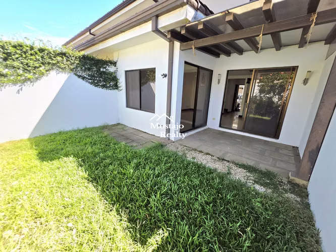 Alquiler de casa 3 niveles, condominio Parques del Sol, Santa Ana - Imagen 5