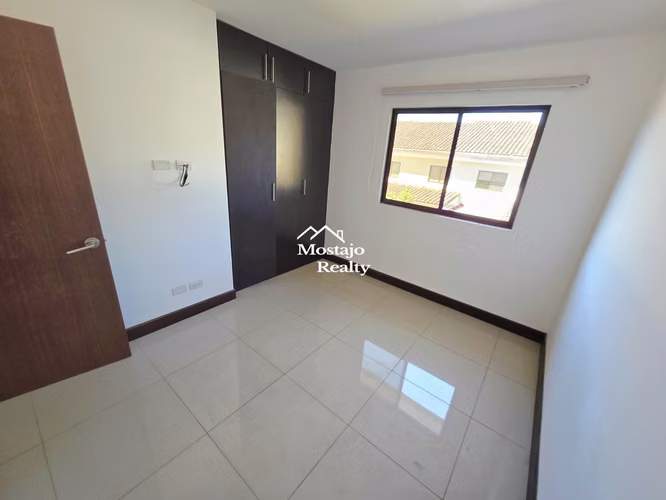 Alquiler de casa 3 niveles, condominio Parques del Sol, Santa Ana - Imagen 8