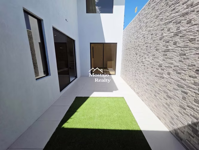 Alquiler de Casa nueva, Condominio pequeño, Santa Ana centro