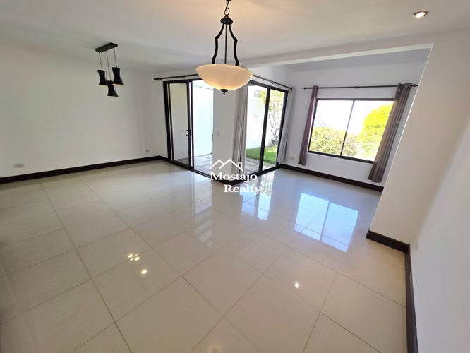 Alquiler de casa 3 niveles, condominio Parques del Sol, Santa Ana - Imagen 6
