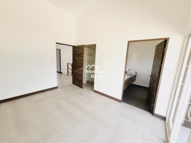 Alquiler de casa moderna en Condominio Caoba, Ciudad Colón - Imagen 2