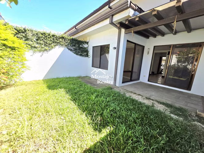 Alquiler de casa 3 niveles, condominio Parques del Sol, Santa Ana - Imagen 9