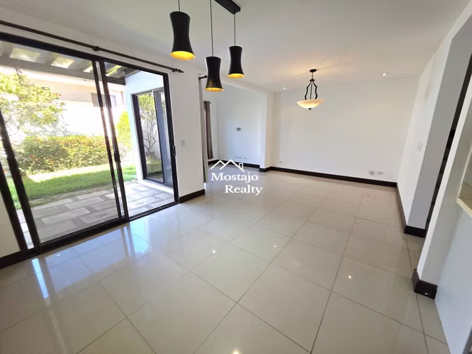 Alquiler de casa 3 niveles, condominio Parques del Sol, Santa Ana - Imagen 1