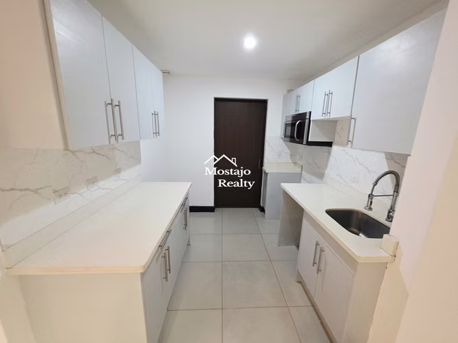 Alquiler de casa 3 niveles, condominio Parques del Sol, Santa Ana - Imagen 2