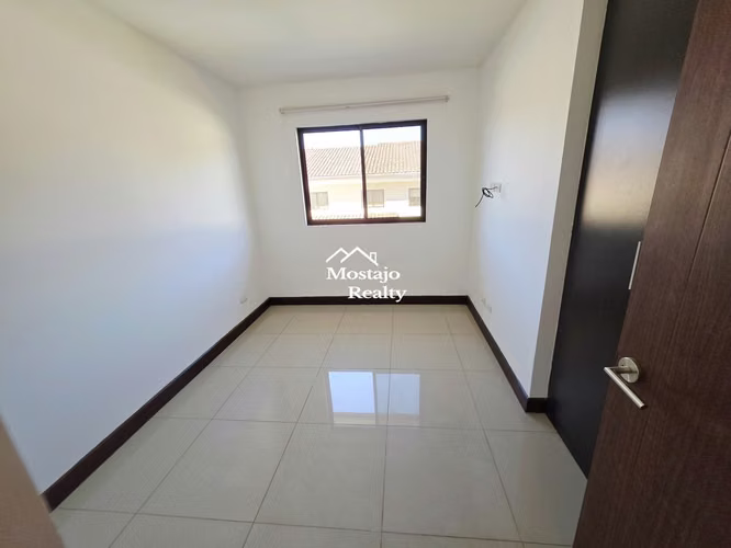 Alquiler de casa 3 niveles, condominio Parques del Sol, Santa Ana - Imagen 12