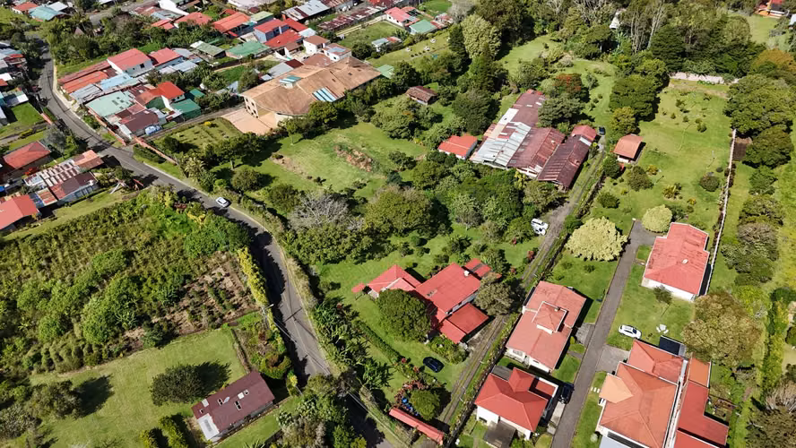 Quinta de 14,000 m² en San Isidro de Heredia – Oportunidad de Inversión con Ingresos Activos
