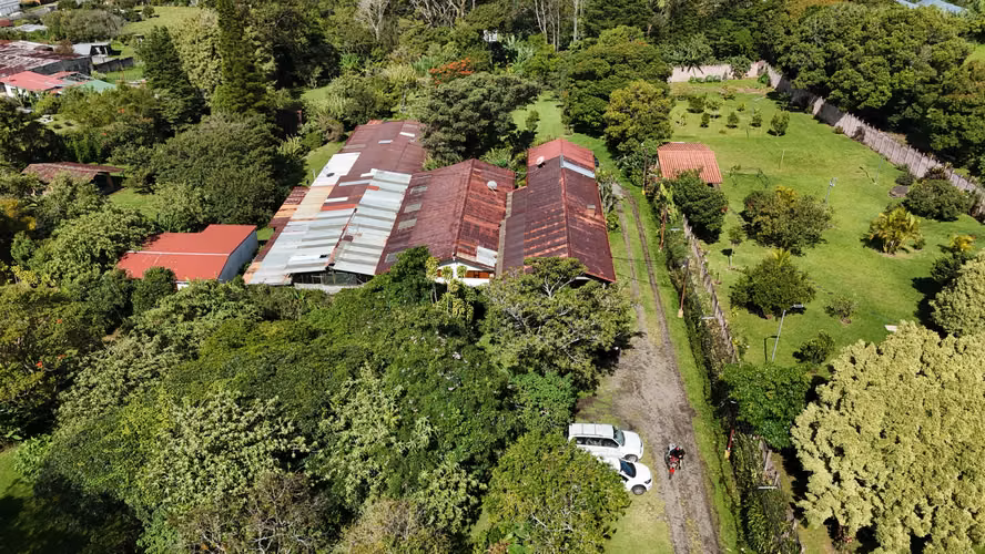 Quinta de 14,000 m² en San Isidro de Heredia – Oportunidad de Inversión con Ingresos Activos