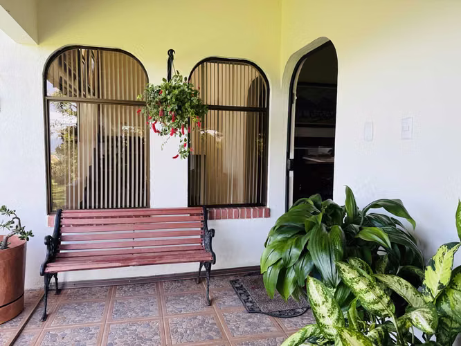 Quinta de 14,000 m² en San Isidro de Heredia – Oportunidad de Inversión con Ingresos Activos