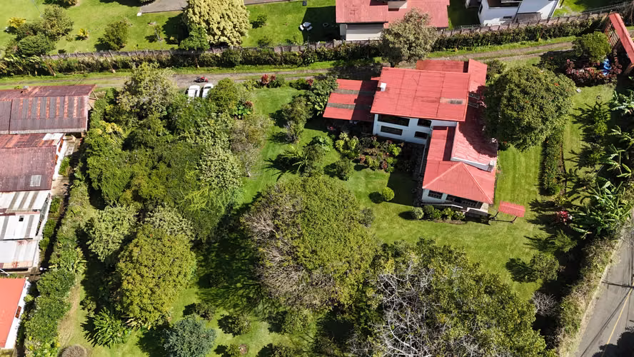 Quinta de 14,000 m² en San Isidro de Heredia – Oportunidad de Inversión con Ingresos Activos