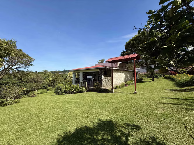 Quinta de 14,000 m² en San Isidro de Heredia – Oportunidad de Inversión con Ingresos Activos