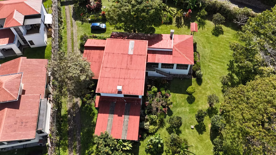 Quinta de 14,000 m² en San Isidro de Heredia – Oportunidad de Inversión con Ingresos Activos