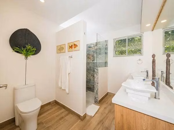 ¡Hermosa casa con vista al mar en venta! - Imagen 11