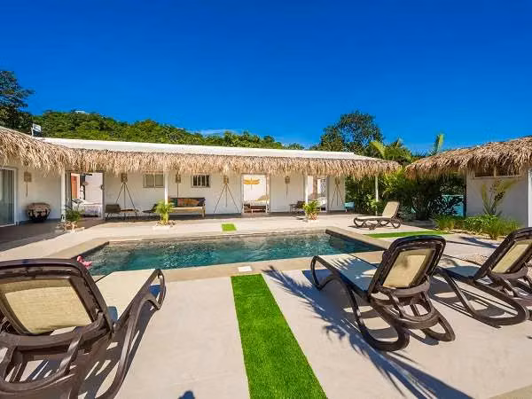 ¡Hermosa casa con vista al mar en venta! - Imagen 2
