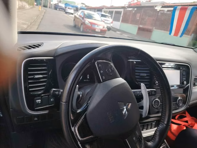 Vehículo Outlander, Mitsubishi - Imagen 4