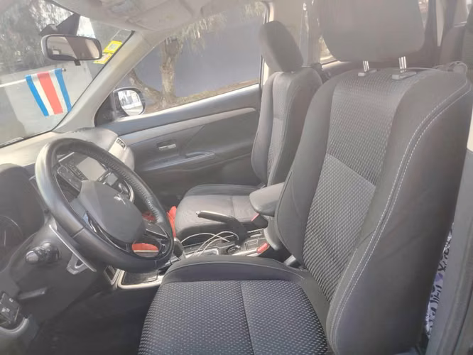 Vehículo Outlander, Mitsubishi - Imagen 6