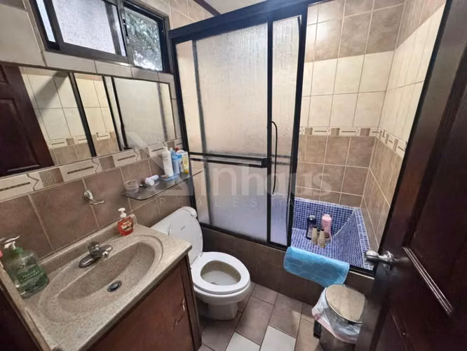 Venta de casa amplia con oficinas en Desamparados Centro - EU