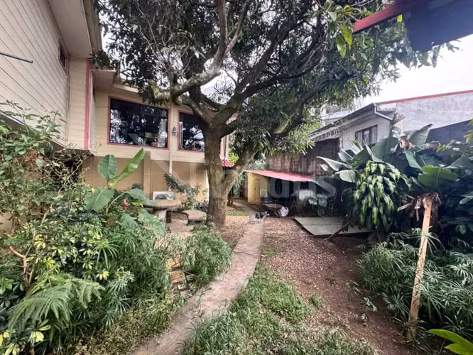 Venta de casa amplia con oficinas en Desamparados Centro - EU