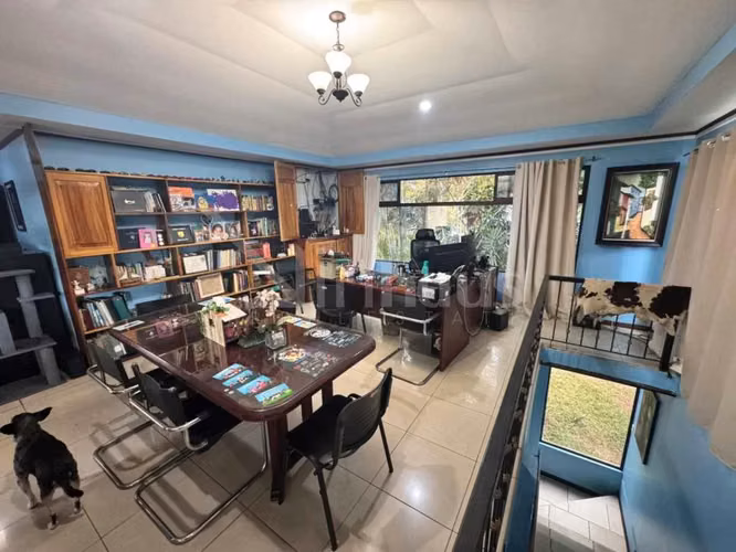 Venta de casa amplia con oficinas en Desamparados Centro - EU
