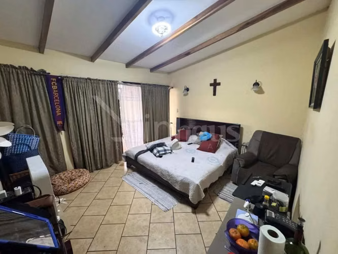 Venta de casa amplia con oficinas en Desamparados Centro - EU