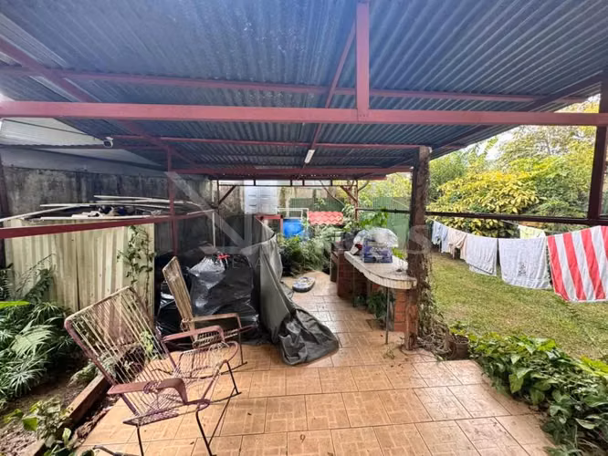 Venta de casa amplia con oficinas en Desamparados Centro - EU