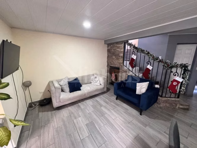 Venta de casa de dos plantas en residencial en San Sebastián - EU