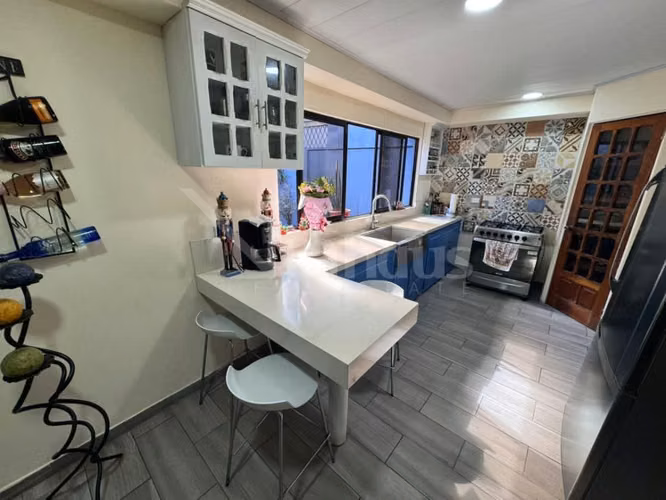 Venta de casa de dos plantas en residencial en San Sebastián - EU