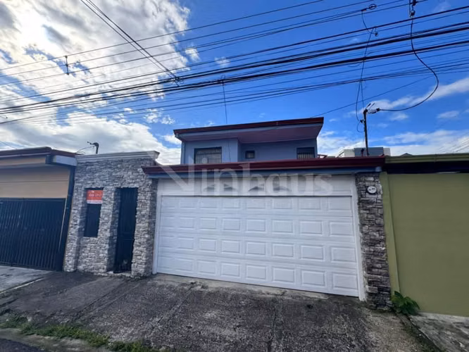 Venta de casa de dos plantas en residencial en San Sebastián - EU