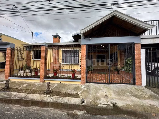 Venta de casa en residencial en Fátima de Desamparados - EU