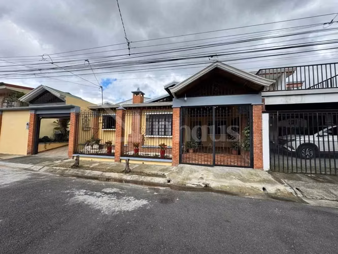 Venta de casa en residencial en Fátima de Desamparados - EU