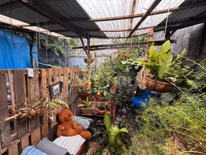 Venta de casa con dos apartamentos en San Juan de Dios de Desamparados - EU