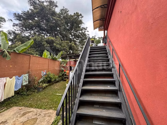 Venta de casa con dos apartamentos en San Juan de Dios de Desamparados - EU